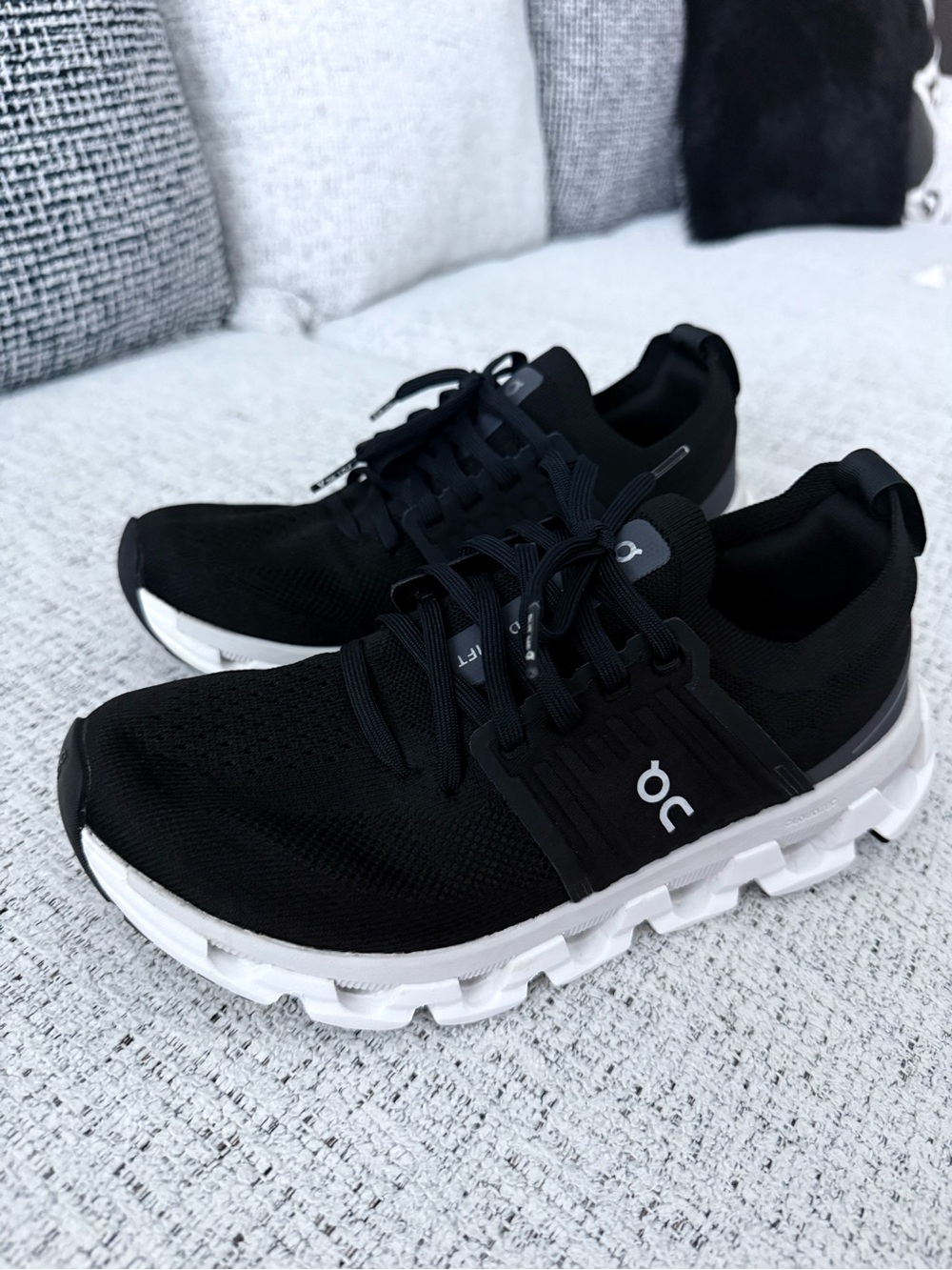On Running womens Black and White Cloudtech Lace-Up Sneakers